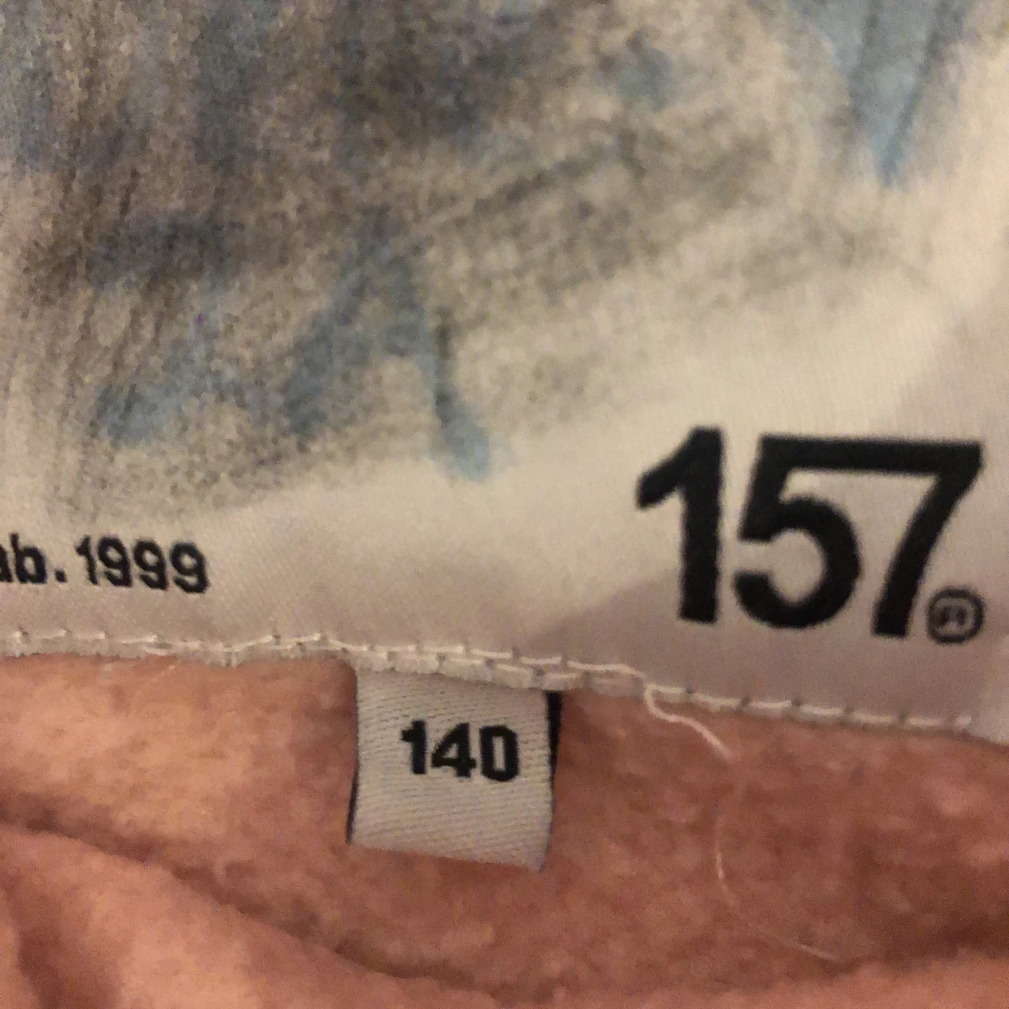 Ljusrosa hoodie från 157 - 2