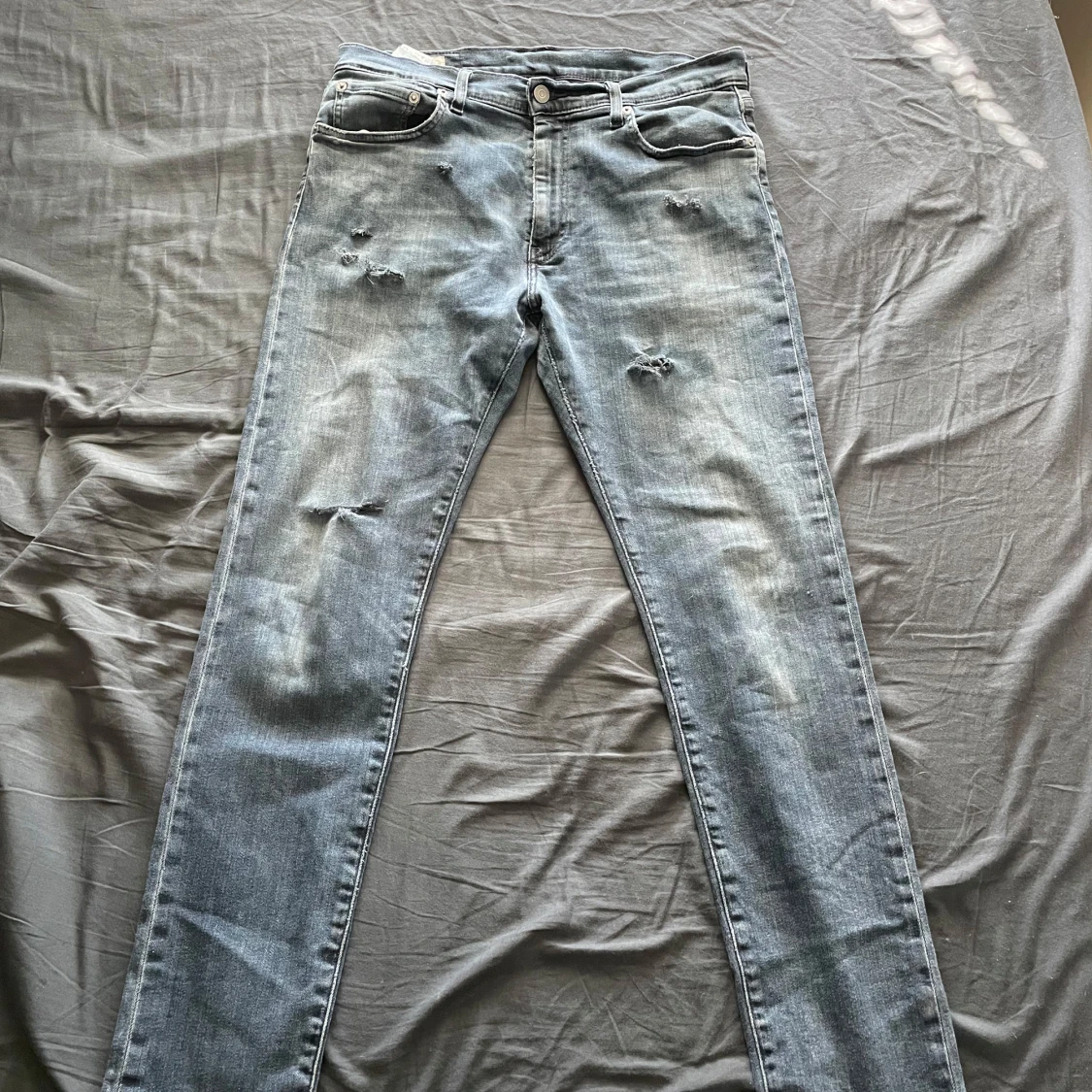Mörkblå Levis jeans