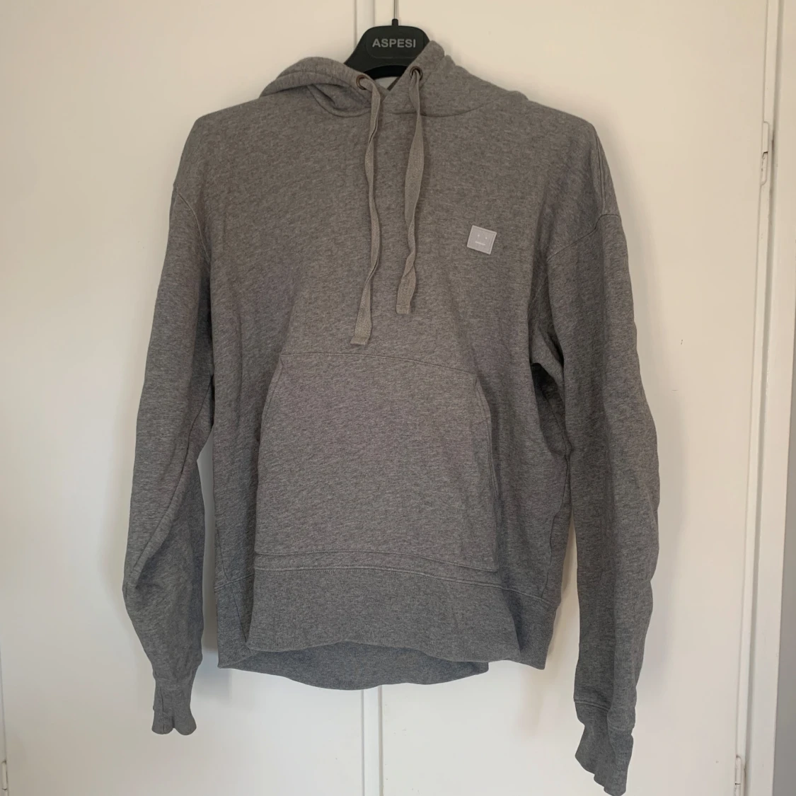 Grå hoodie från Acne Studios - 1