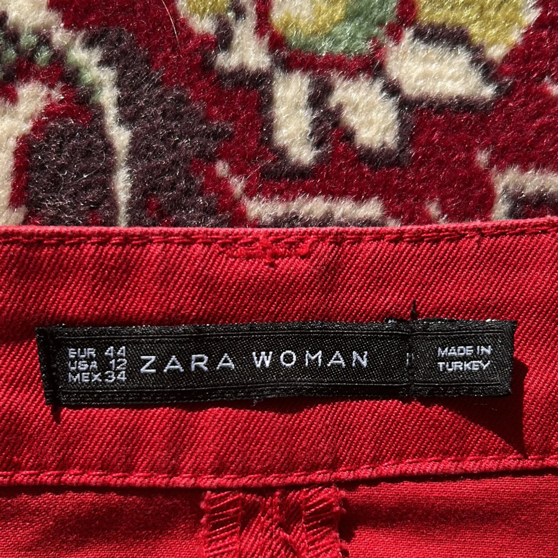 Lågmidjad röd jeanskjol - 3