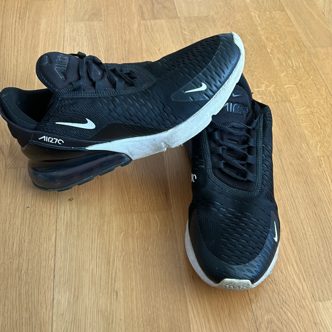 Svarta Nike Air Max 270 - 1
