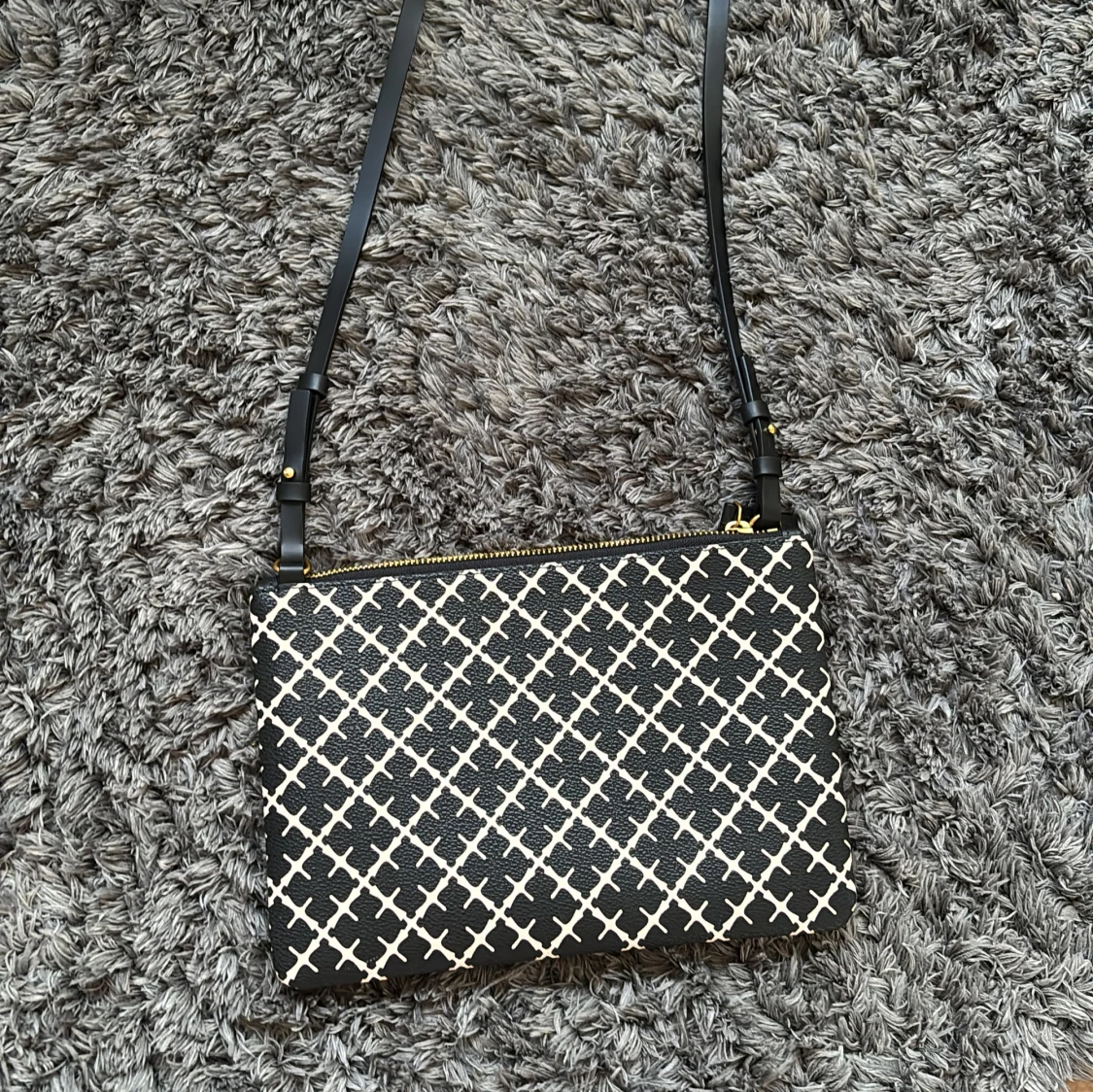 Svart axelväska med vitt rutmönster från By Marlene Birger - 1