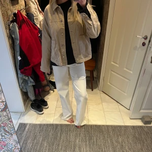 Beige jacka  - Jättefin jacka från Zara!!