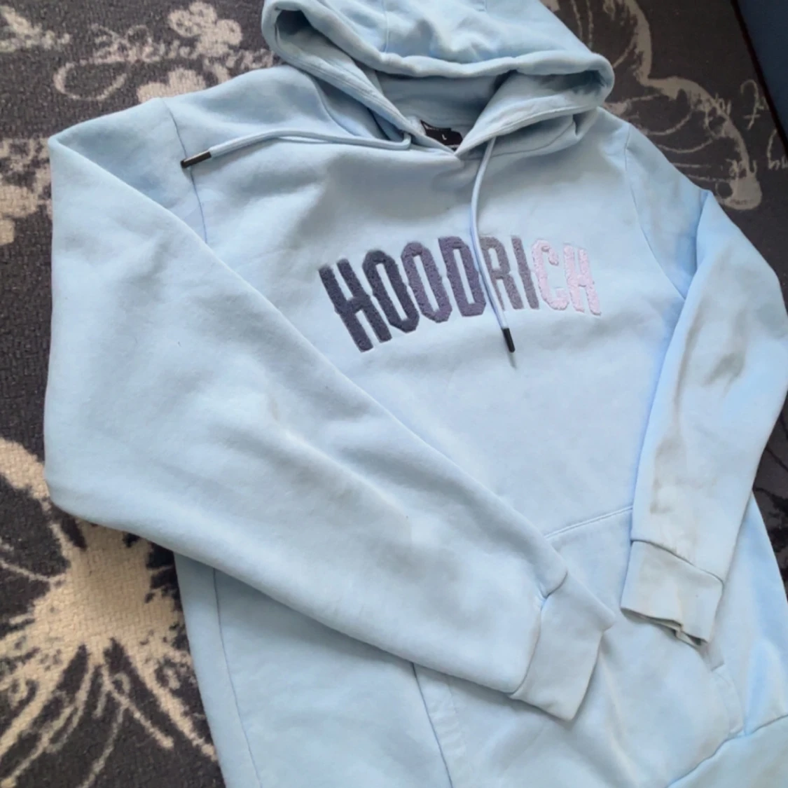 Ljusblå hoodie från Hoodrich - 1