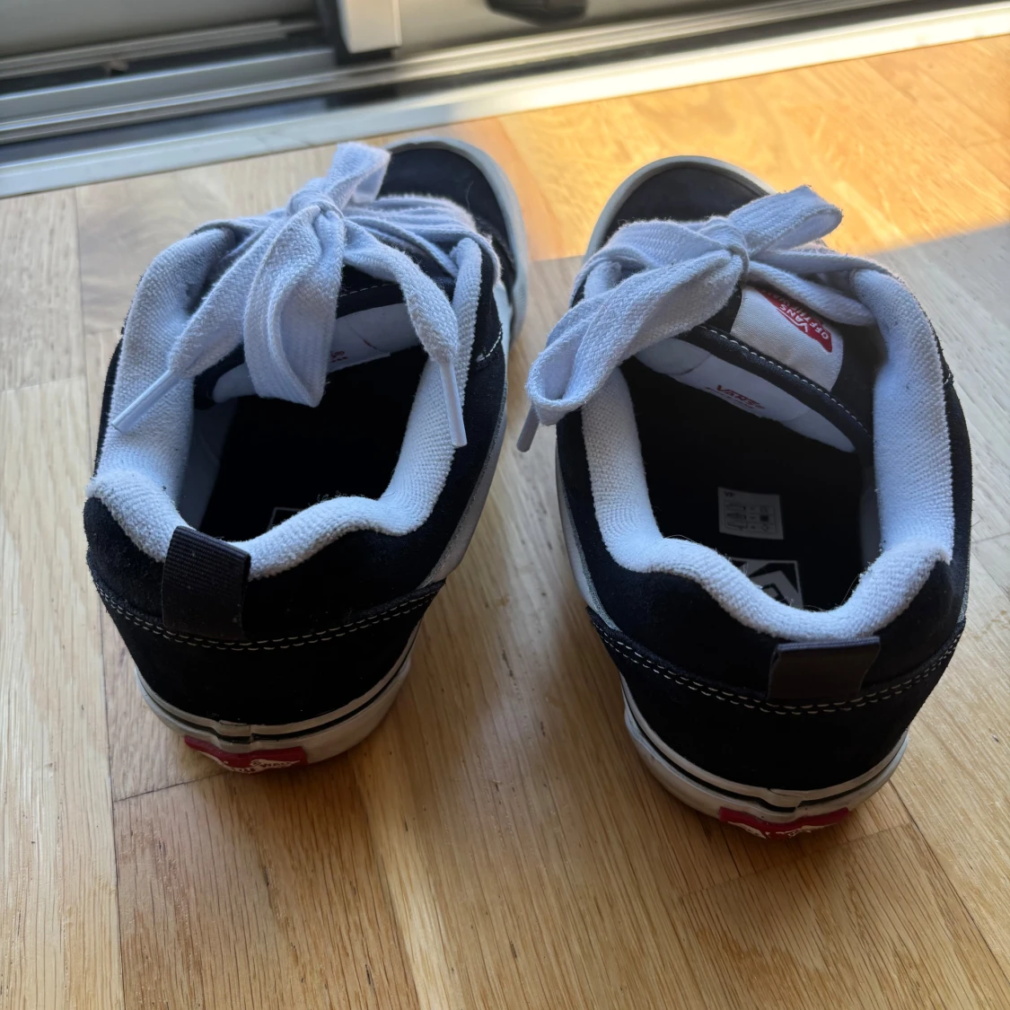 Svarta och vita sneakers från Vans - 3