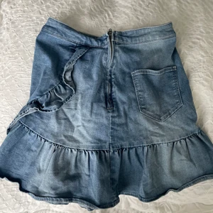  Sin kjol från Leggings and denim  - Fin oanvänd kjol i storlek 140