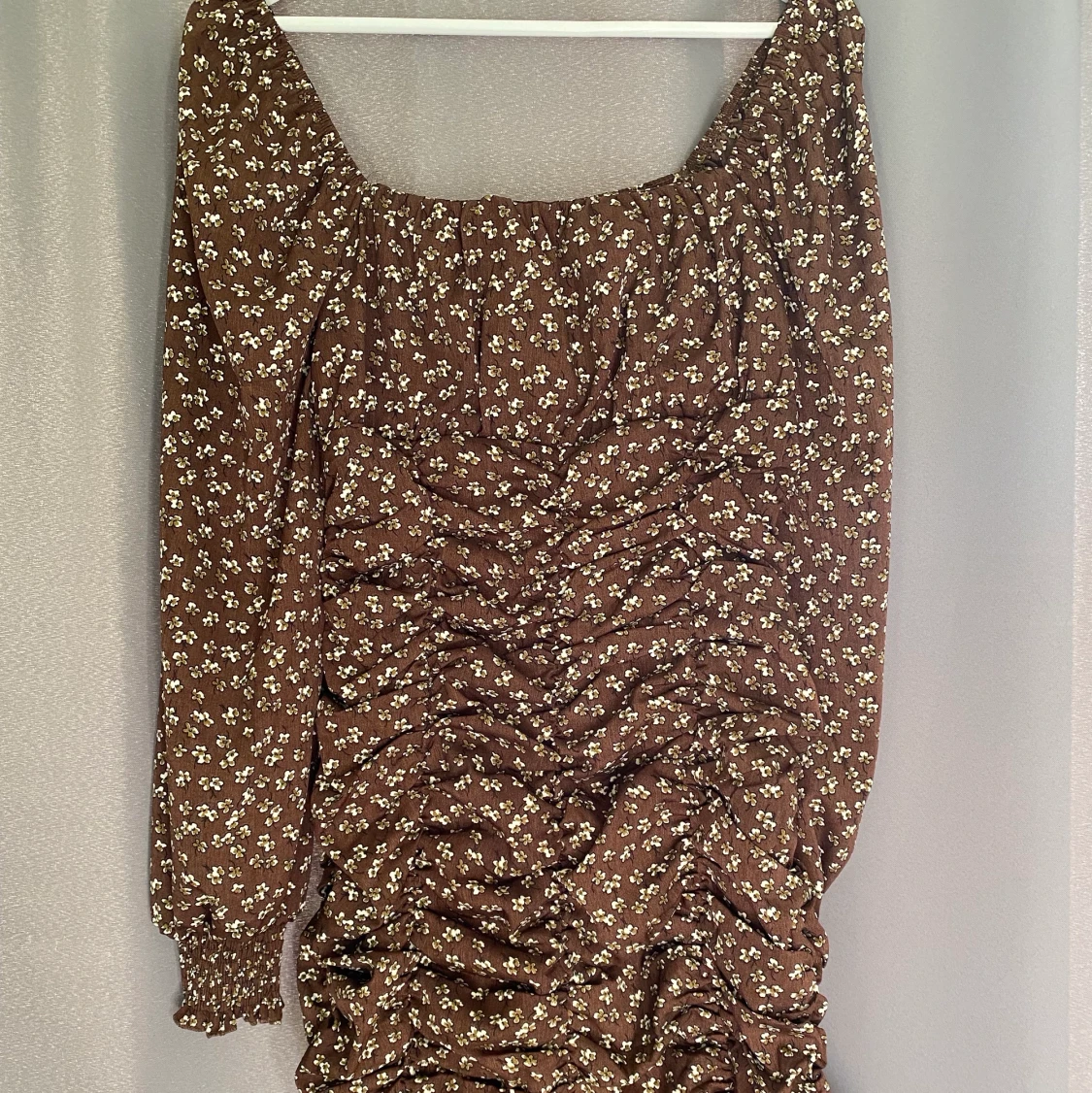 Oanvänd superfin klänning  - 91