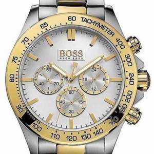 Helt ny hugo boss klocka som jag fick i födelsedagspresent, tyvärr är guld inte min stil så säljer vidare den köpt för 4665kr. Kan gå ner vid snabbaffär.