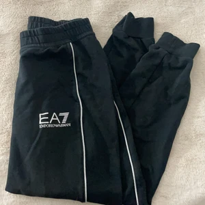 EA7 träningsbyxor - EA7 träningsbyxor knappt använda, som nya