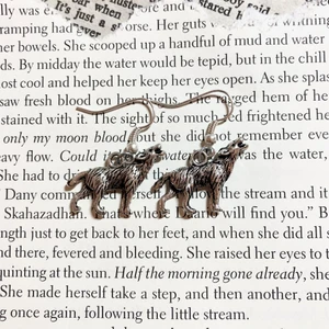 Varg Örhängen - Fina örhängen med vargar, handgjort av mig! Vanlig frakt går på 13kr. Se sista bild för allmän info ❤️