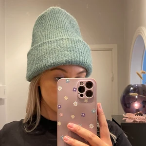 Zara Mössa - Super mjuk och skön mössa från zara i superbra skick.