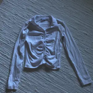 Säljer denna snygga tröja ifrån zara, använt den ett fåtal gånger, som ny