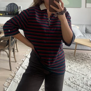 Eytys Pike - Säljer denna superfina piké som är asfin nu till hösten. Tröjan är från en gammal kollektion men är knappt använd så i superfint skick! Storleken är S men passar även M eller XS beroende på hur man önskar att passformen ska vara. (Jag på bilderna har S)