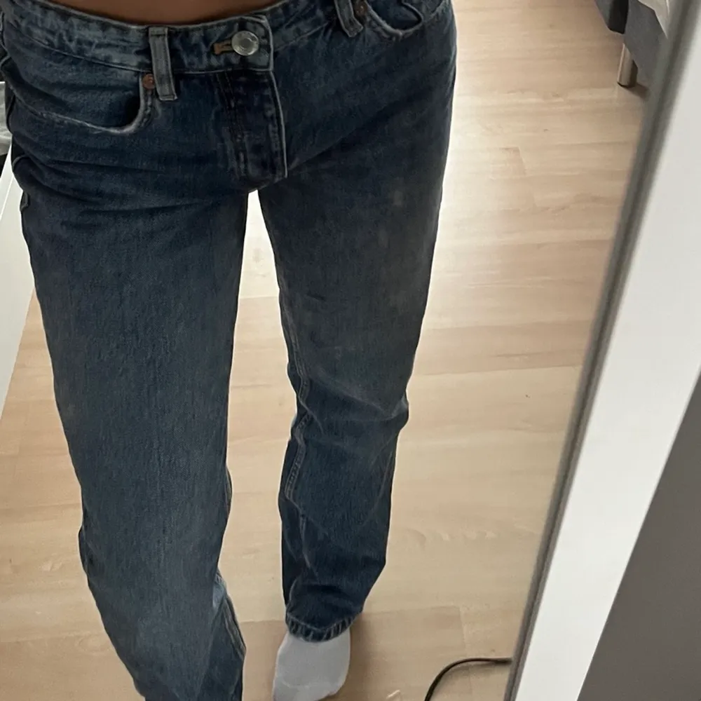 Zara jeans storlek 38 men passar mer 36 då de är små i storleken, bra skick! 200 kr + frakt . Jeans & Byxor.