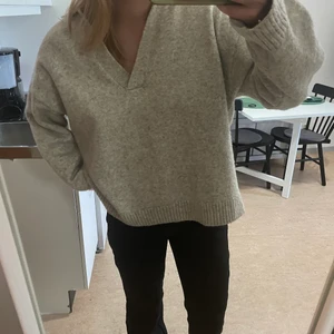 Sticka tjöja me krage🫶 - Tjöja me krage från hm. Väll andvänd men märks knappast🫶skriv för flera bilder!  Priset är + frakt 