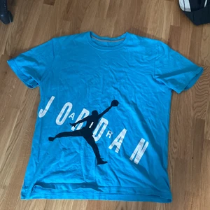 Air jordan t-shirt - En air jordan tröja i bra skick inga hål inga fläckar