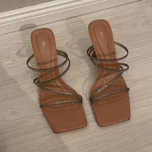 Klackar från zara - Använda 2 tillfällen, varav en på klubb därav lite kantstött 