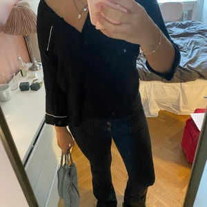 Blus  - En så snugg från början pyjamasskjprta från Åhléns men så snygg som blus! Älskar denna men kommer inte till användning ❤️