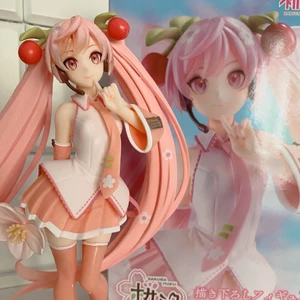 Sakura miku figure - Almost totally new. I still own the box which I will also include with the figure. | nästan helt ny. Jag har fortfarande paketet vilket jag även kommer inkludera. 