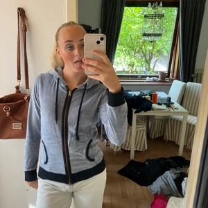 Ziphoddie - Ziphoddie från Blue. Använder inte längre. Nypris 499kr. Bra skick. Jättegosigt material.