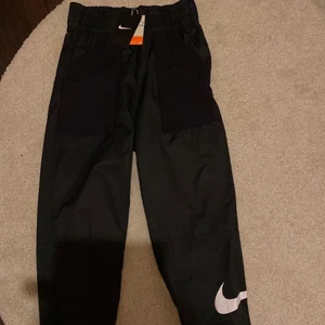 Helt nya trackpants från Nike! - Helt nya trackpants från Nike i storlek xs, tags sitter kvar!