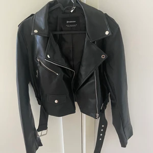 Skinnjacka  - En super fin bikerjacka ifrån strandivarius 💞 100 + frakt 