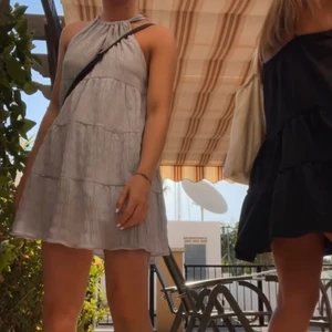 Sommarklänning  - Världens finaste sommarklänning från bershka, köpt i Mexico och använd 2-3 gånger. Köpt för 350kr, säljer för 150kr  (Hör av er för fler bilder)