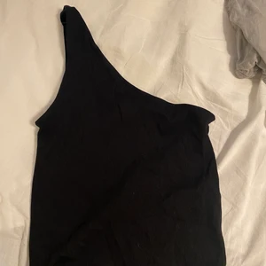 Linne med en Axel  - Svart linne 