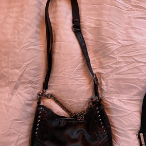 Zara väska - Jätte fin zara väska som tyvärr inte blir använd. Använd ett fåtal gånger så den är som ny!😍 