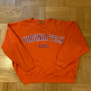 Russell Athletic Sweater  - Säljer en vintage sweater från Russell Athletic. Tröjan är oversized och har storleken XXL, men passar som en XL.  Pris kan diskuteras. 