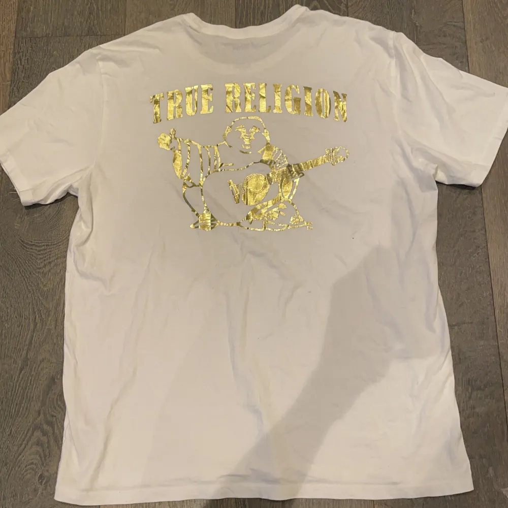 True religion t-shirt storlek XXL. T-shirts.