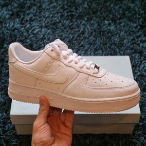 Nocta Air Force 1 - Säljer helt nya, otestade Nocta Air Force 1 Certified Lover Boy i storlek 41. Kvitto finns och alla original saker medföljer. Skriv ifall ni har några frågor 😁