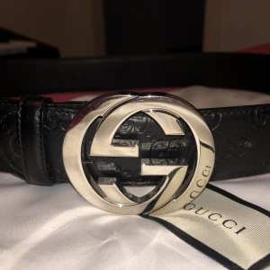 Gucci bälte  - Storlek 85 Bra skick Kostar 4500kr. påse från gucci följer med