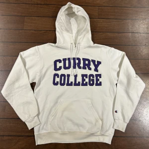 Vintage Champion College hoodie - Snygg vintage Hoodie i storlek M! Bara att skriva om du undrar över något🙏