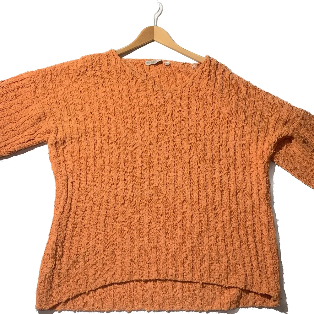 Oversized orange stickad tröja, jättefin, men kommer inte till användning . Tröjor & Koftor.
