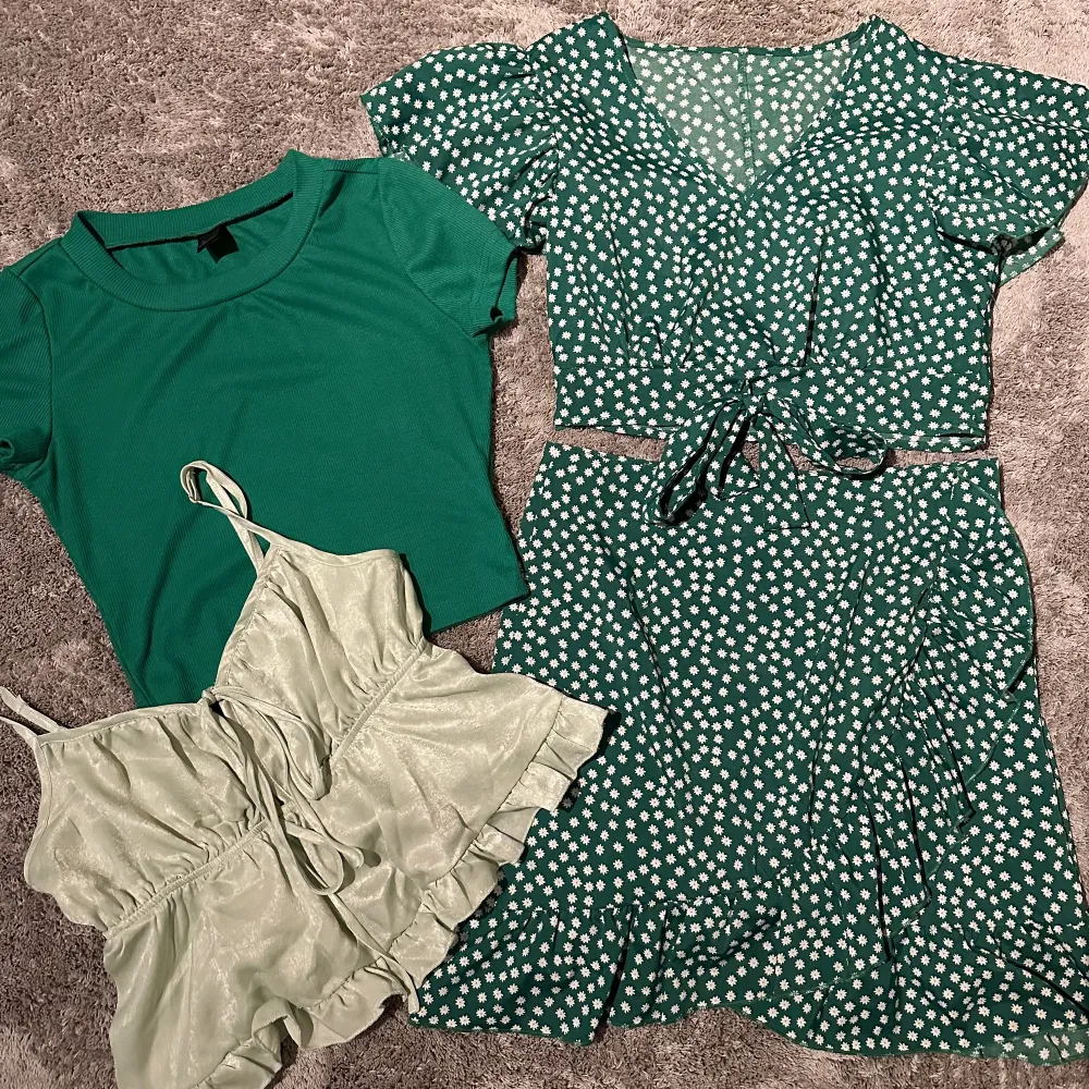 Grönt klädpaket! 250 kr för allt 💚💚💚säljer helst allt på en gång. Klänningar.