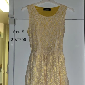 Klänning - Gul Klänning 