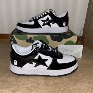 Bapesta black - Söker trade mot mina skor. Dom är i storlek 44. Använda en gång. Söker skor i strlk 44/44.5. Tar också emot bud om man vill köpa