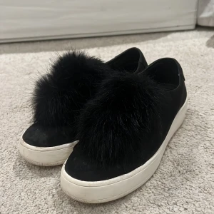 Steve madden  - Säljer mina svarta steve madden skor som inte kommer till användning längre! Super fina och sköna kan frakta dem eller mötas upp. 