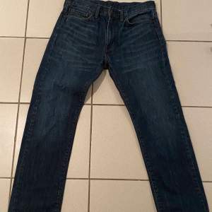 Säljer mina levis 513 jeans, bra tvätt