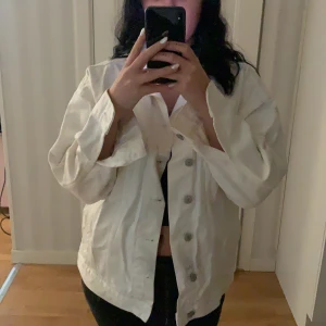 Vit oversized jeans jacka - Vit oversized jeans jacka 