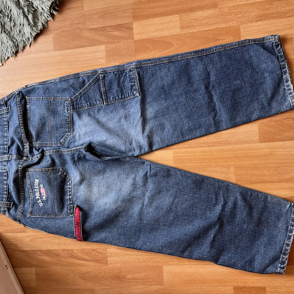 Baggy byxor i riktigt bra kvalitet o snygga men använder inte längre . Jeans & Byxor.