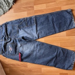 Amerika polo - Baggy byxor i riktigt bra kvalitet o snygga men använder inte längre 