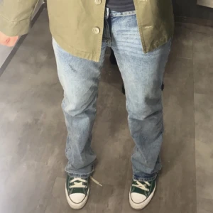 Lågmidjade jeans  - Slutsålda överallt! Nej men förlåt kommer gråta. Älskar dessa så mycket men dom är för stora :( 