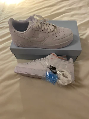 Air Force 1 Low (Drake) Nocta - Hej! Jag säljer ett par CLB Air Force 1 low i storlek 42  för 2100kr ink frakt 🦉  Fraktar samma eller dagen efter betalning 🚚 Skriv vid frågor 💬 ❤️