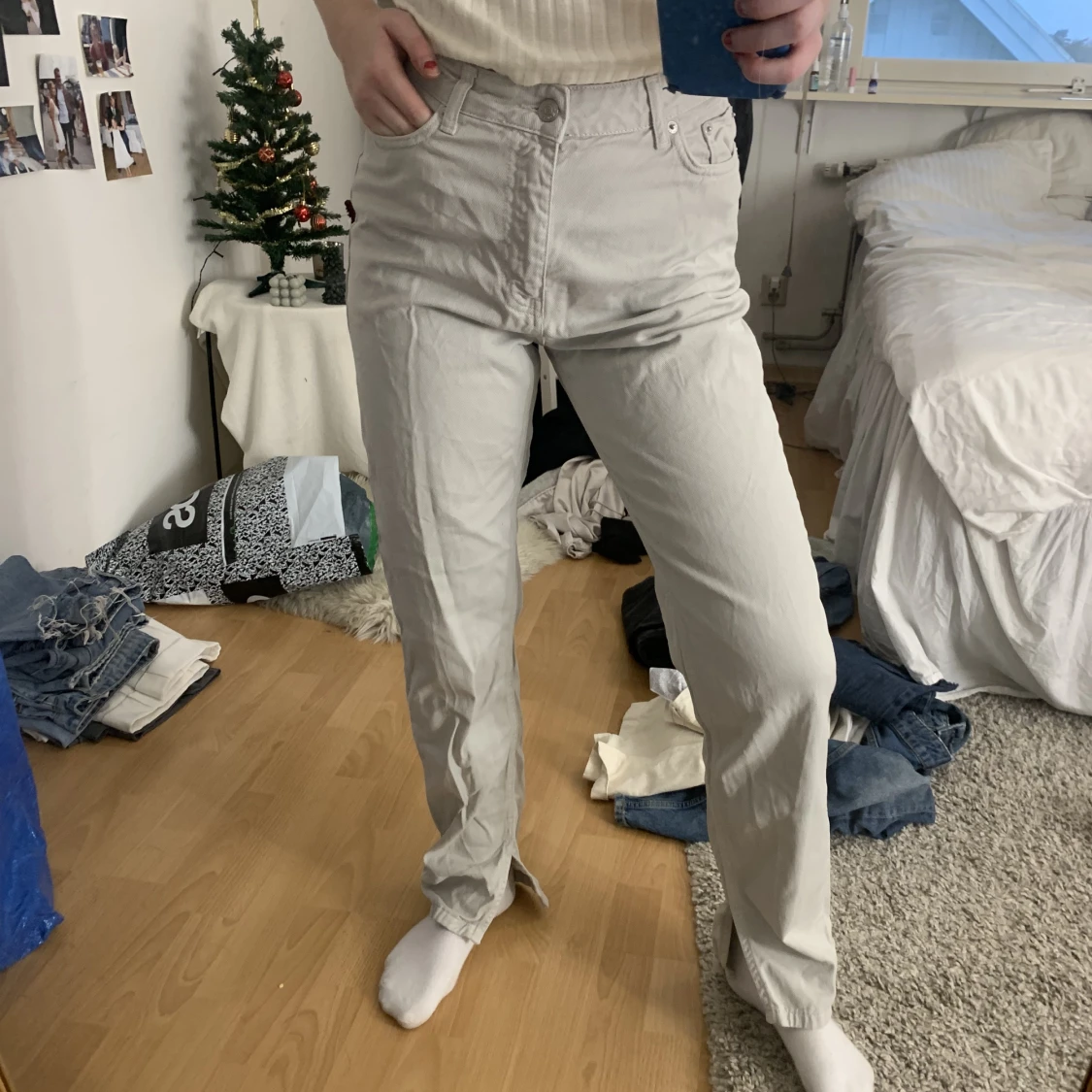 Vita/gråa jeans med slits