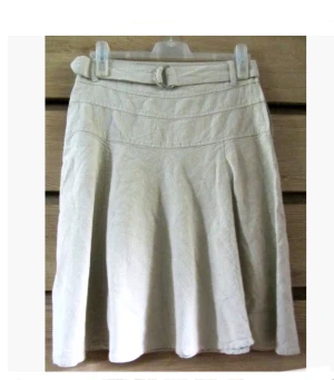 Marc Lauge/Vintage/Retro/ läcker kjol! / Nyskick! stl S/36 - Vintage kjol i  Nyskick !!! 55% lin 45% bomull i natur vitt som på bilder  Längd 62 cm  Löstagbar tygbälte medföljer 