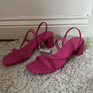 Klackskor från pull&bear - Aldrig använda, lapp sitter kvar 100 kr