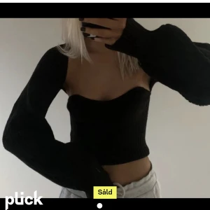 Säljer svart set - Säljer ett jätte fint svart set för att den tyvärr va lite för stor för mig, köpte de här på Plick innan, använd typ 2 gånger, fint skick! (lånad bild)!💗