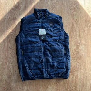 Napapijri väst Ny - Storlek: 14år/162cm  Helt ny skick aldrig använd 